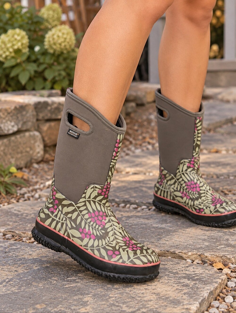Bogs Women's Classic Winterberry Mid Waterproof Boots Size 10